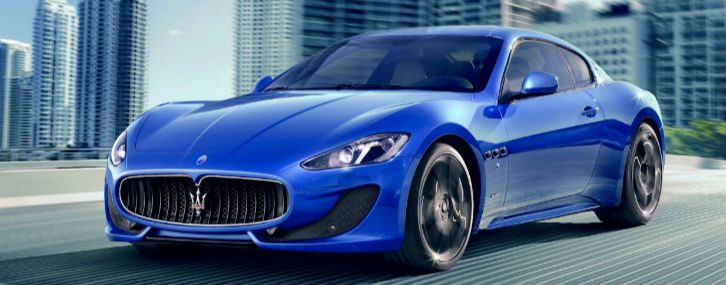 Maserati Gran Turismo S Maserati Gran Turismo S na cor azul.