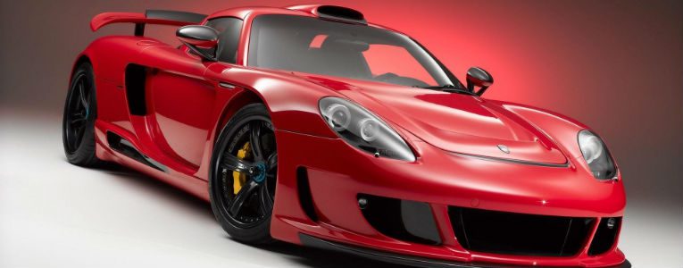 Porsche Carrera GT Porsche Carrera GT na cor vermelha.