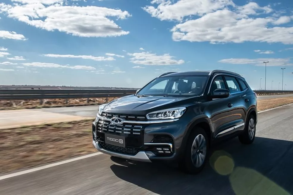 Chery Tiggo 8 preta.
