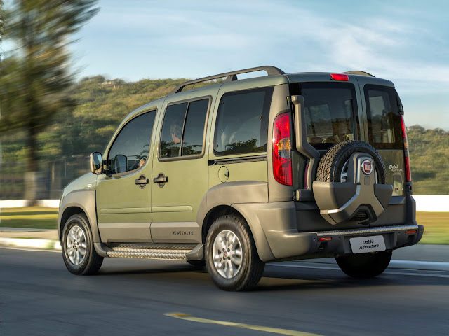 Fiat Doblò verde.