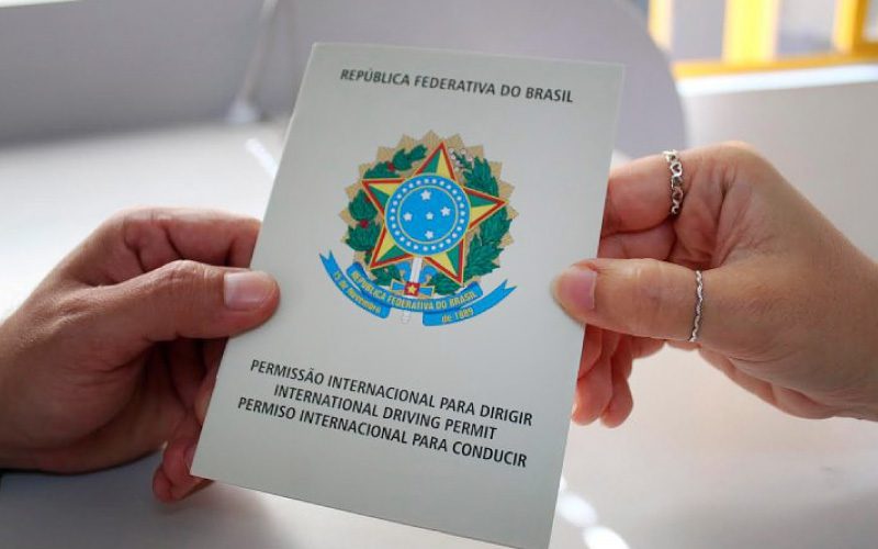 Foto de uma Permissão Internacional para Dirigir