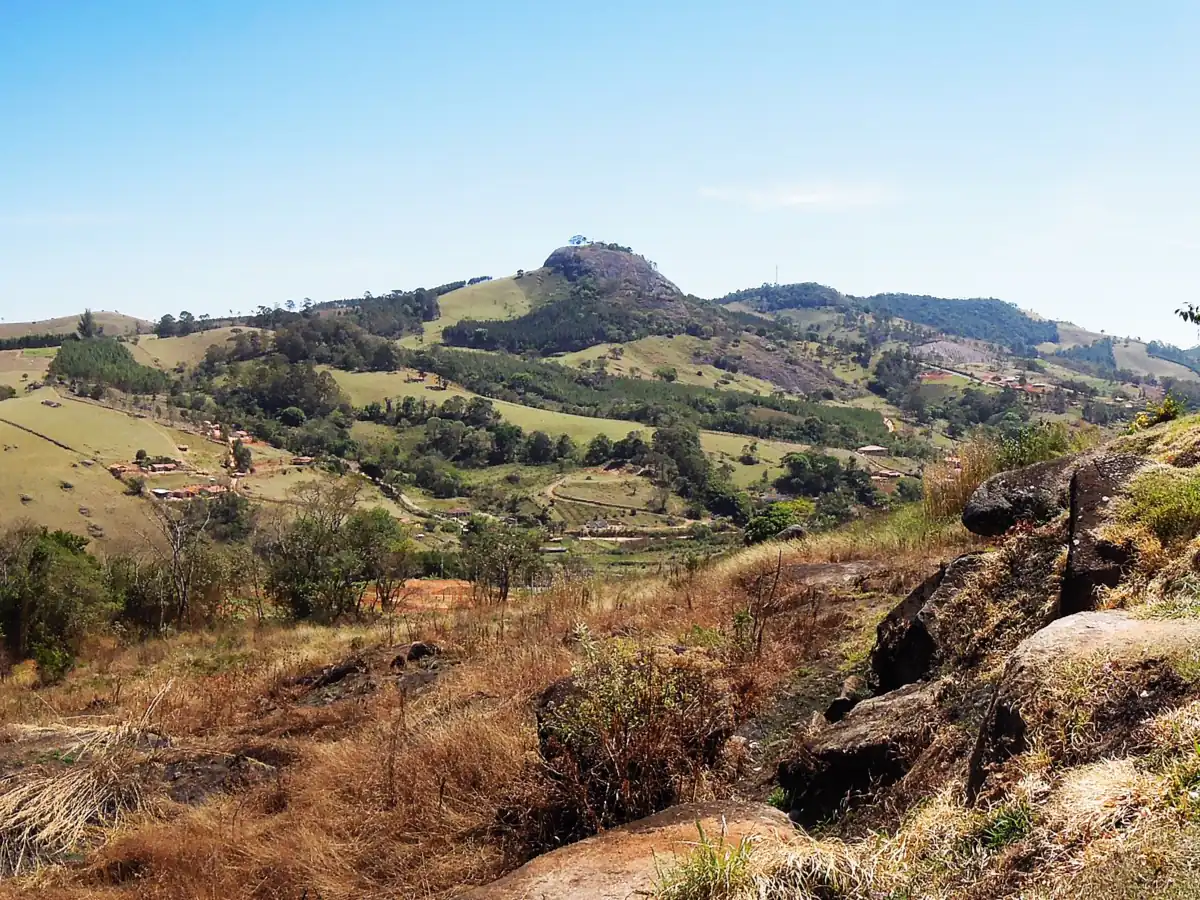 Montanhas e morros compõem a paisagem de Pedra Bela