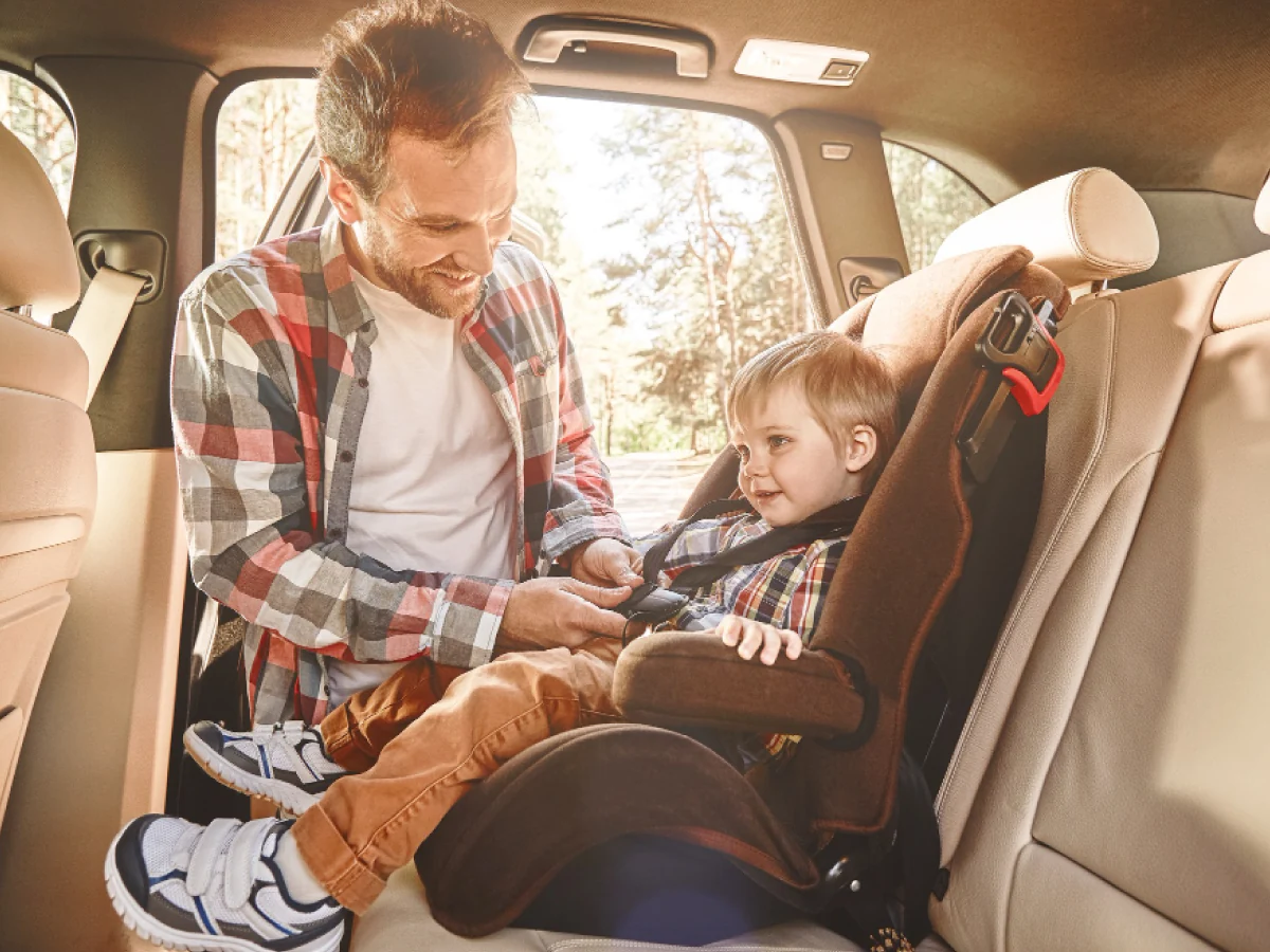 Mantenha o seu filho seguro com o assento de carro