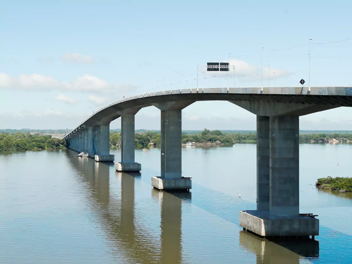 Travessia Paixão Côrtes sobre o lago Guaíba, ligando Porto Alegre a outras localidades do Rio Grande do Sul.