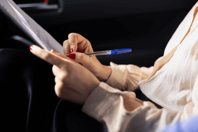 assinar contrato dentro do carro