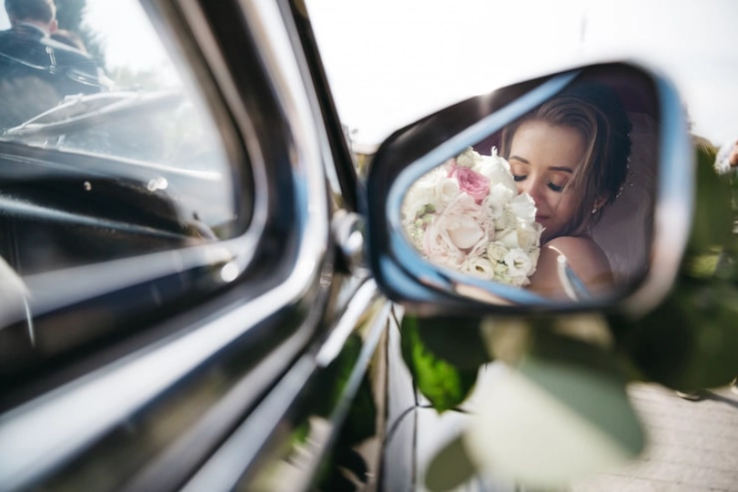 noiva em carro alugado para casamento